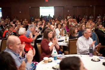 Ballroom of attendees clapping during presentation at FDWI conference in 2018