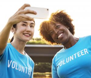 women volunteering happily